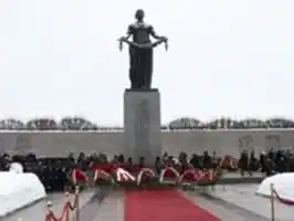 Торжественно-траурная церемония возложения венков и цветов в День 80-летия полного освобождения Ленинграда от фашистской блокады